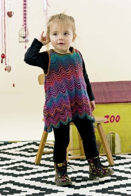  Детское платье из пряжи Lang Yarns Mille Colori Baby